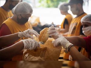 Preparing-food-in-Brazil, Feeding-the-poor-in-Sao-Paulo, Priest's-tea, Life-for-all, 