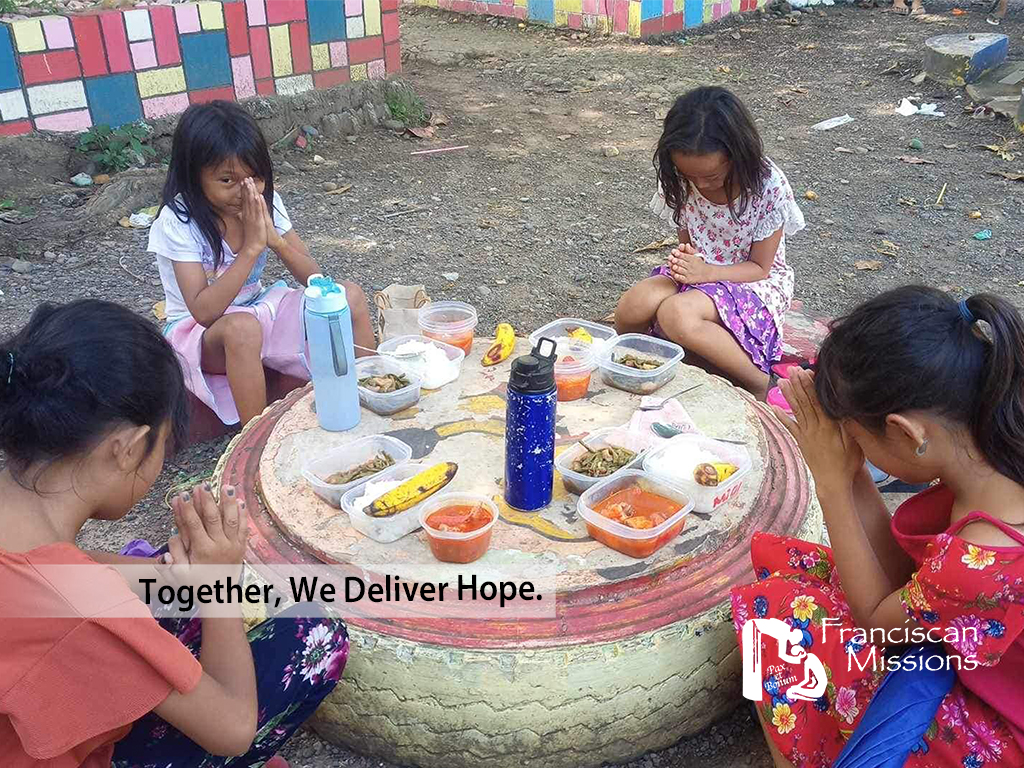 Franciscan Missions, Your Gift This Thanksgiving Will Bring Hope, Franciscans in Philippines, Philippines, Feeding poor children in the Philippines,
