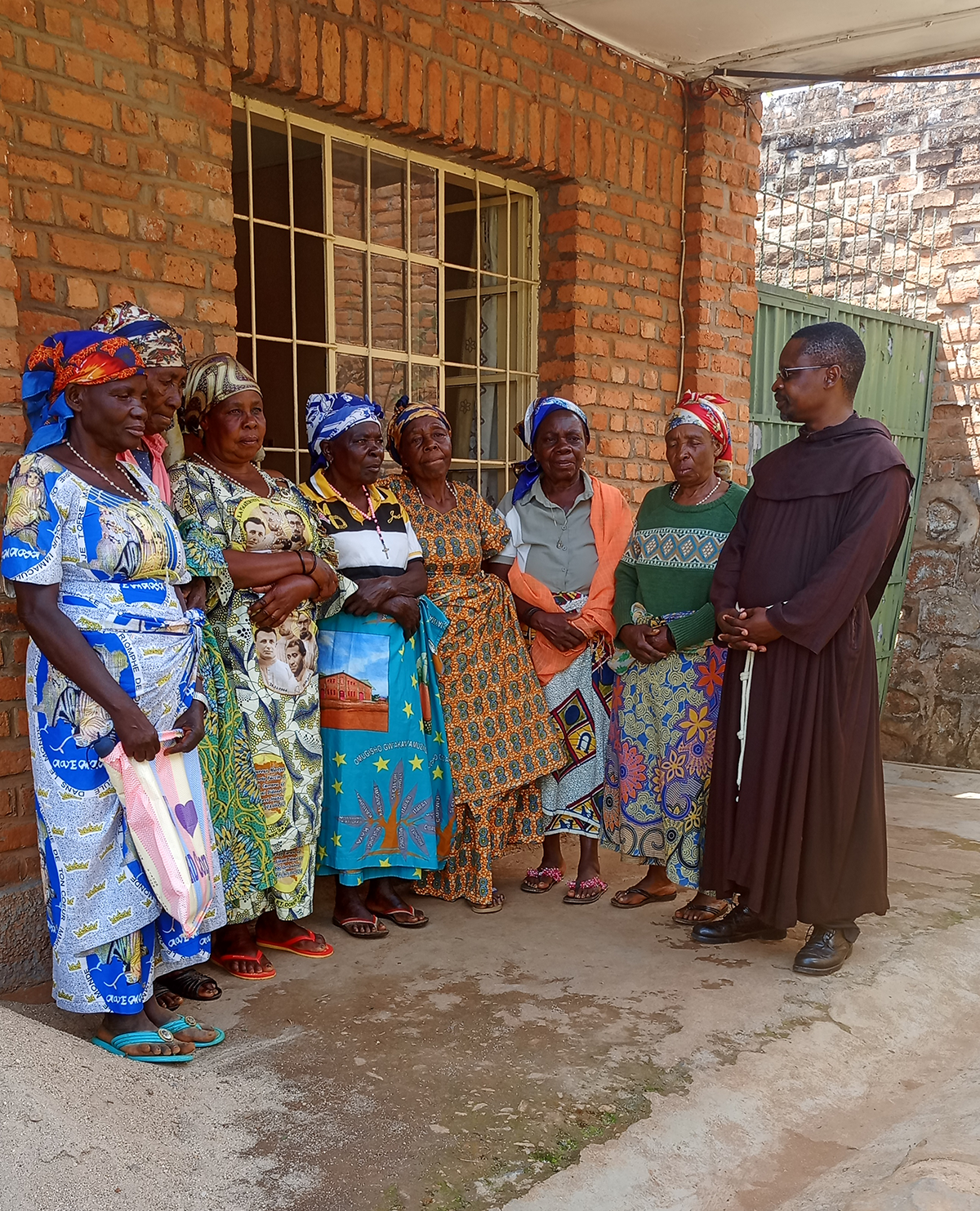 friar-with-congo-widows