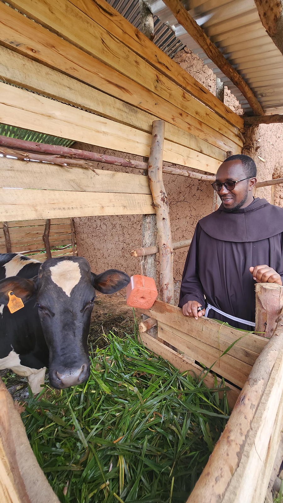 Fr.-Jean-Eric-Mutabazi-1